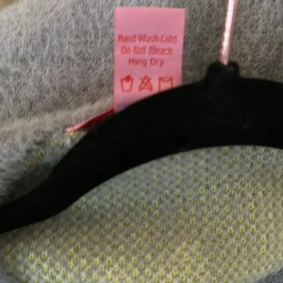 COCO & SHAY fuzzy floral hippy gypsy sweater size Large NWT - Picture 4 of 4